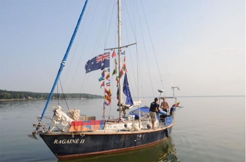 Ragaine II arriving home © SW